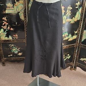 Chic Black A-Line Skirt with Floral Embroidery